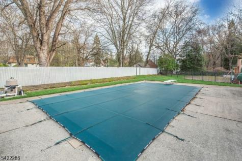 8 Cypress Court Fairfield NJ 07004