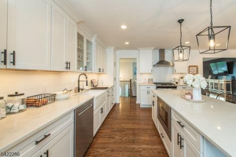 8 Cypress Court Fairfield NJ 07004