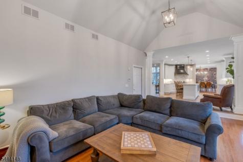 18 Bayview Terrace Green Brook NJ 08812