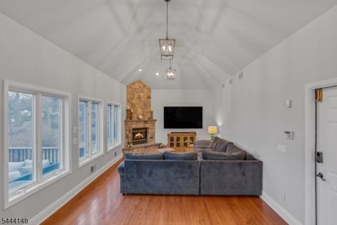 18 Bayview Terrace Green Brook NJ 08812