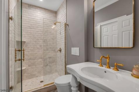 18 Bayview Terrace Green Brook NJ 08812
