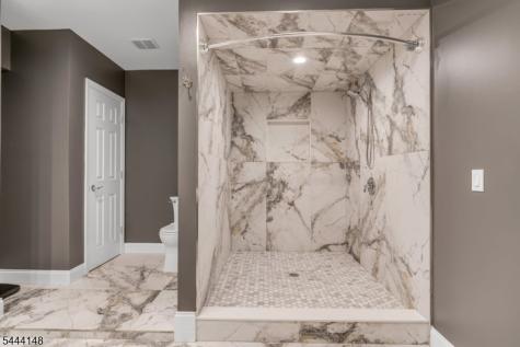 18 Bayview Terrace Green Brook NJ 08812