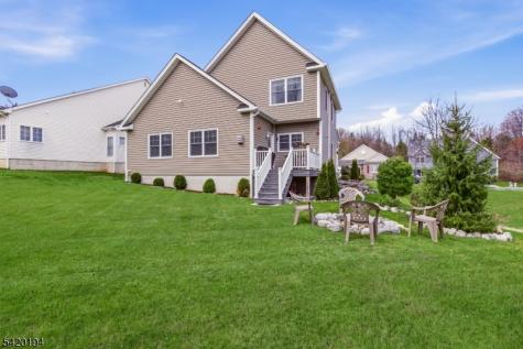2 Bluffs Court Hamburg NJ 07419
