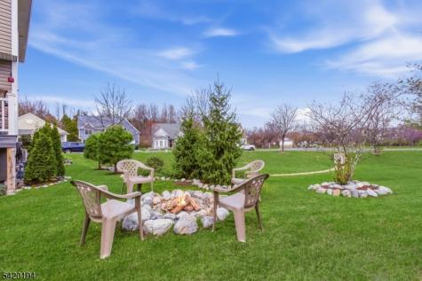 2 Bluffs Court Hamburg NJ 07419