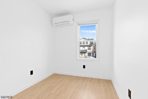 216 Renner Avenue Newark NJ 07112