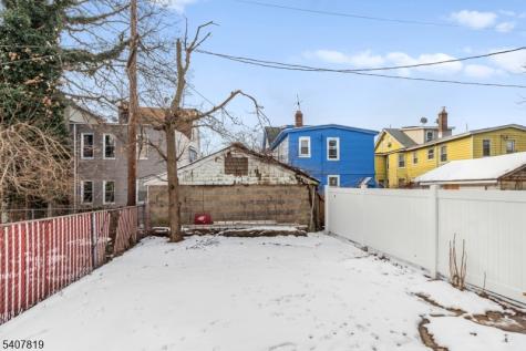 216 Renner Avenue Newark NJ 07112