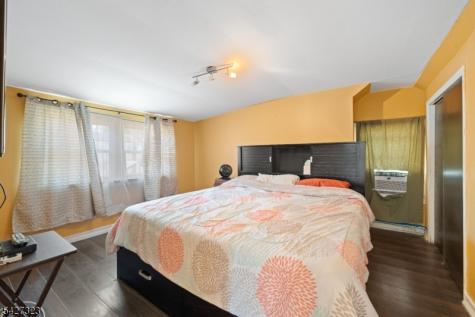 9 Leopold Terrace Clifton NJ 07011