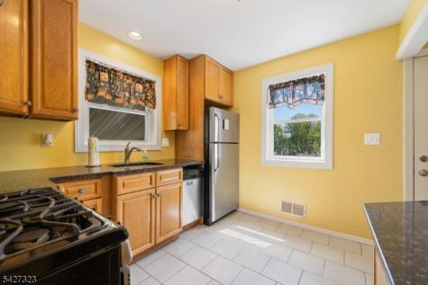 9 Leopold Terrace Clifton NJ 07011