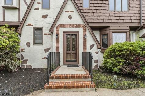 5 Twin Brooks Trail Chester NJ 07930