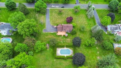5 Twin Brooks Trail Chester NJ 07930