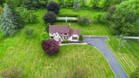 5 Twin Brooks Trail Chester NJ 07930