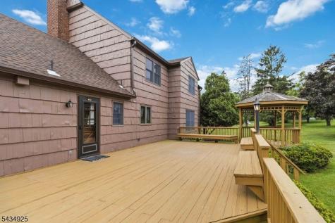 5 Twin Brooks Trail Chester NJ 07930