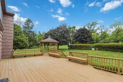 5 Twin Brooks Trail Chester NJ 07930