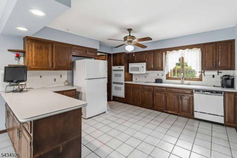 5 Twin Brooks Trail Chester NJ 07930