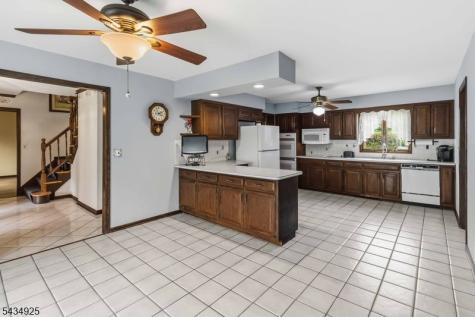 5 Twin Brooks Trail Chester NJ 07930