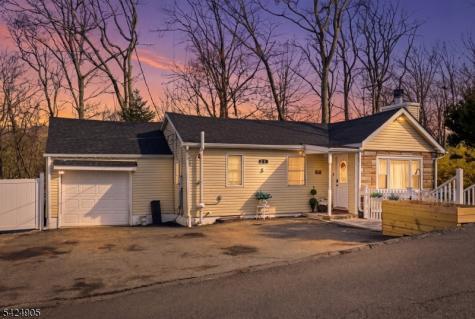 23 Roosevelt Trail Hopatcong NJ 07843