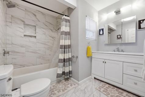 23 Roosevelt Trail Hopatcong NJ 07843