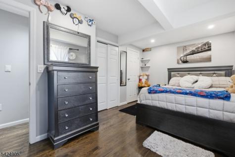 23 Roosevelt Trail Hopatcong NJ 07843