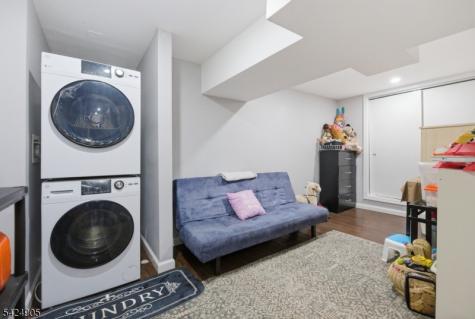 23 Roosevelt Trail Hopatcong NJ 07843