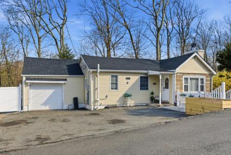 23 Roosevelt Trail Hopatcong NJ 07843