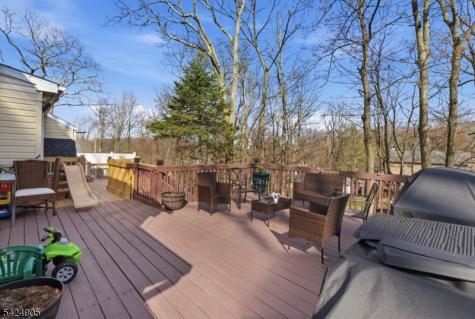 23 Roosevelt Trail Hopatcong NJ 07843