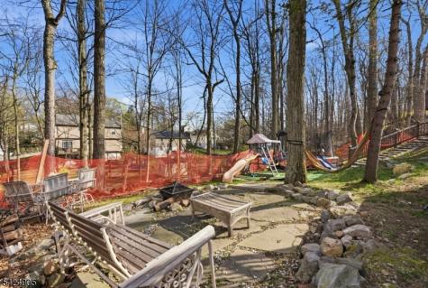 23 Roosevelt Trail Hopatcong NJ 07843