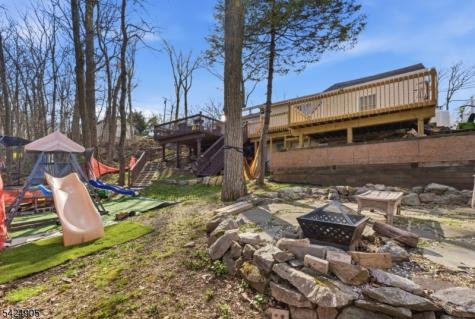 23 Roosevelt Trail Hopatcong NJ 07843