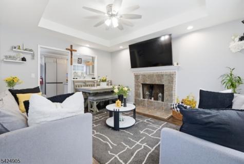 23 Roosevelt Trail Hopatcong NJ 07843