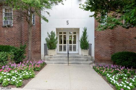 5 Roosevelt Place Montclair NJ 07042