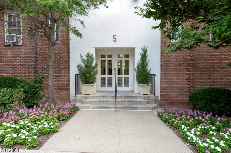 5 Roosevelt Place Montclair NJ 07042