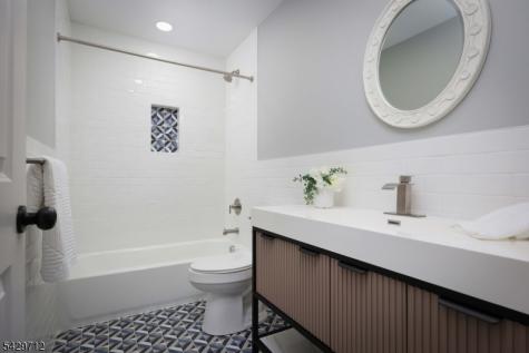 81 Hutchinson Street Clark NJ 07066