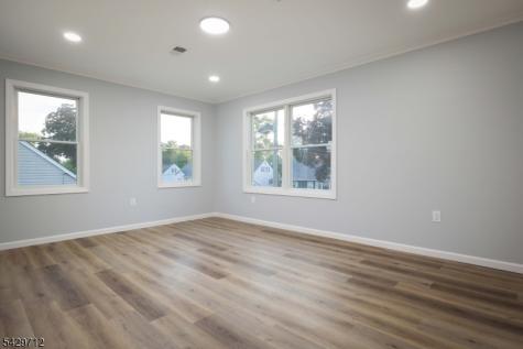 81 Hutchinson Street Clark NJ 07066