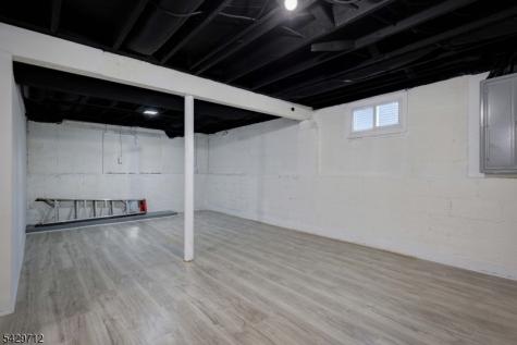 81 Hutchinson Street Clark NJ 07066