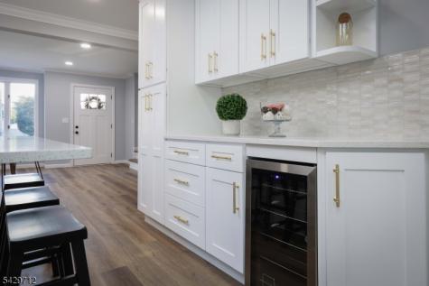 81 Hutchinson Street Clark NJ 07066