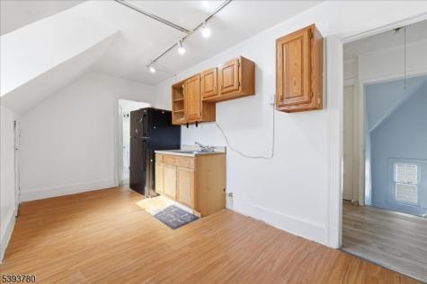 253 Midland Avenue East Orange NJ 07017