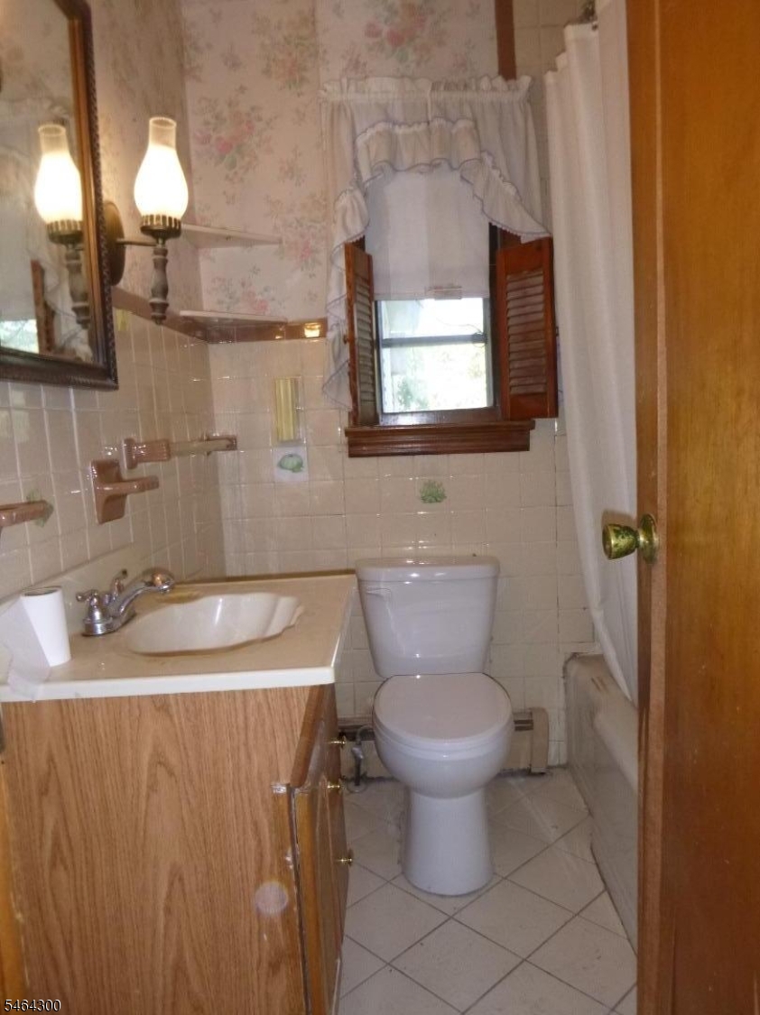 13 White Oak Drive Lodi NJ 07644