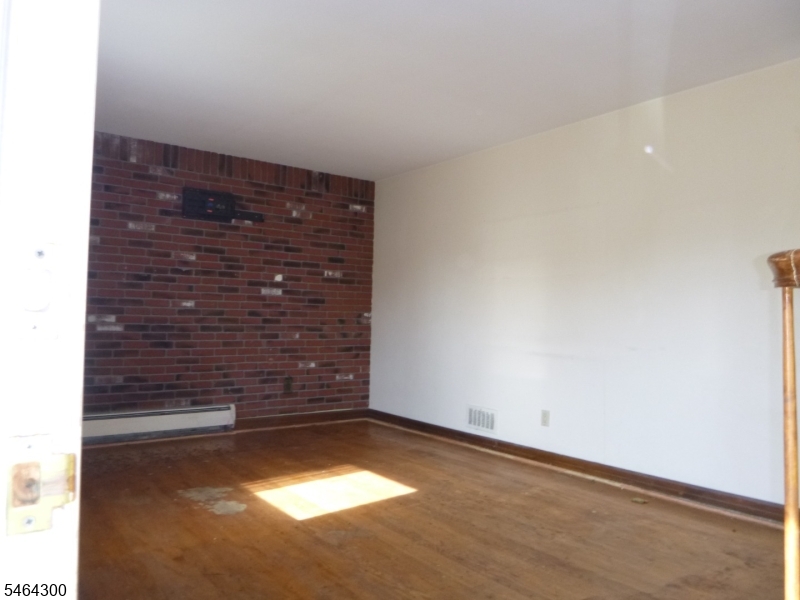 13 White Oak Drive Lodi NJ 07644