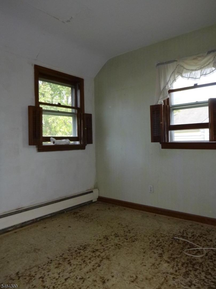 13 White Oak Drive Lodi NJ 07644