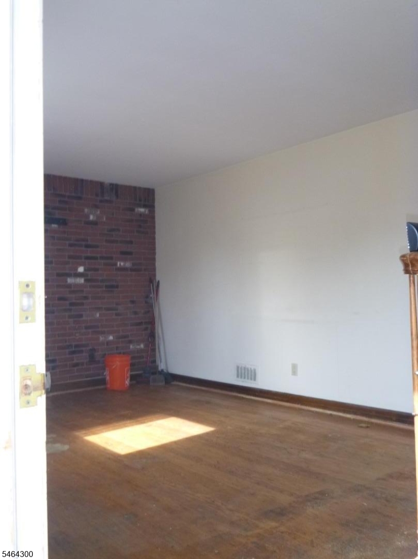 13 White Oak Drive Lodi NJ 07644