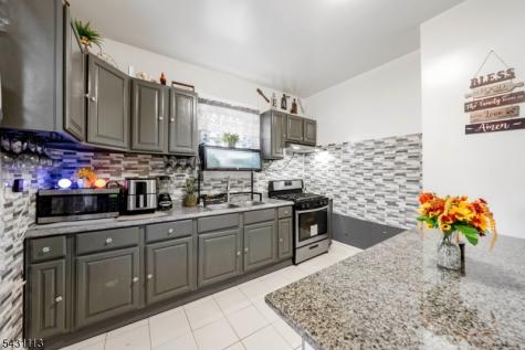 48 39TH Street Irvington NJ 07111