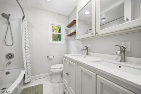 312 Lakeview Drive Hampton NJ 07860
