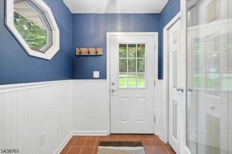 312 Lakeview Drive Hampton NJ 07860