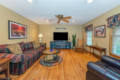 18 Kadel Drive Roxbury NJ 07876