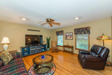 18 Kadel Drive Roxbury NJ 07876