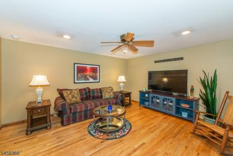 18 Kadel Drive Roxbury NJ 07876