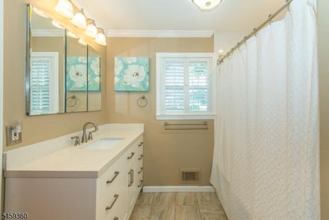 18 Kadel Drive Roxbury NJ 07876