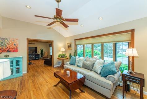 18 Kadel Drive Roxbury NJ 07876