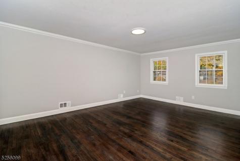 13 Hanover Road East Hanover NJ 07936