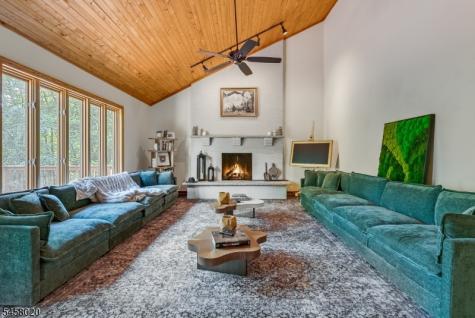 5 Apgar Way Tewksbury NJ 08833