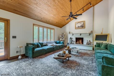 5 Apgar Way Tewksbury NJ 08833
